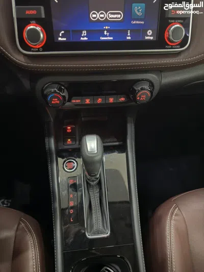 Nissan Kicks SV 2