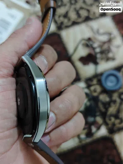 سلام عليكم ساعه هواوي جتي5 بس وياه شاحنه نظيف كلش 4