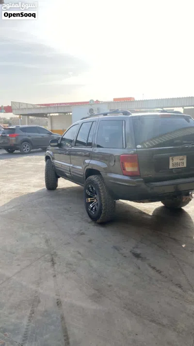 Jeep Grand Cherokee SRT 8 3