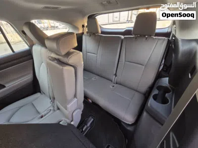 Toyota Highlander LE 3
