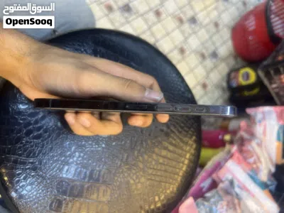 13برو ماكس بحاله جيدا جدا شرق اوسط والباقي جوه 4