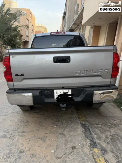 Toyota Tundra SR5 4