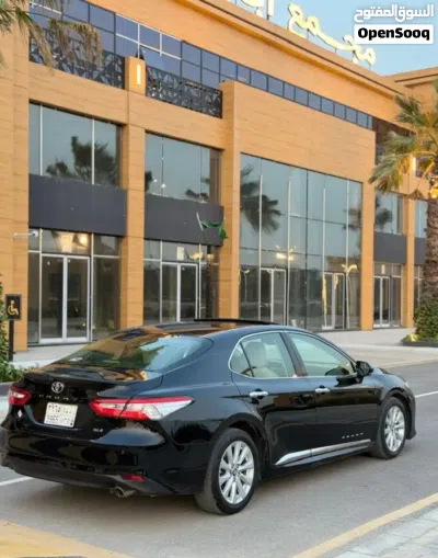 تويوتا كامري GLE 3