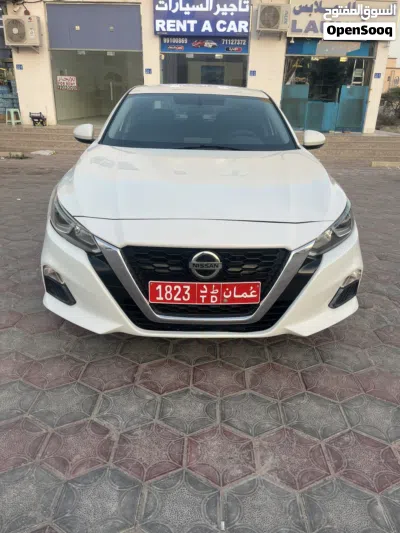 Nissan Altima Standard 2