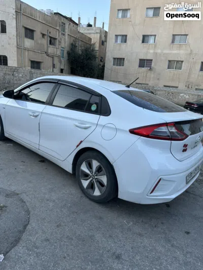 Hyundai Ioniq Standard 4