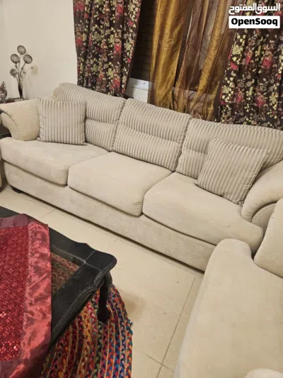 كنب امريكي مكون من سبع مقاعد اللون بيج بحالة ممتازة جدا 4