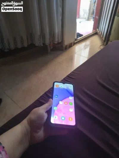 هاتف سامسونج جالاكسي A03 مستعمل بحالة جيدة بسعة 256 جيجابايت مع سماعات 3