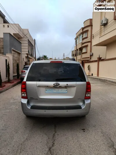 Kia Carnival EX 3