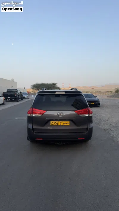Toyota Sienna LE 2