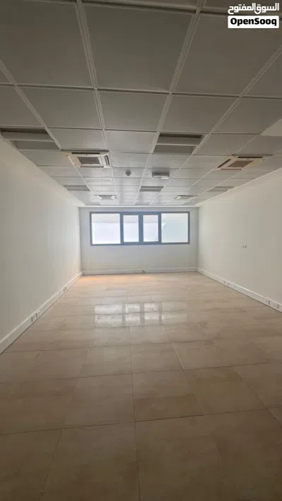 مكتب للايجار في القرم 45 متر مساحه مفتوحه/ Office For Rent In Qurm, 45 SQM, open space 3
