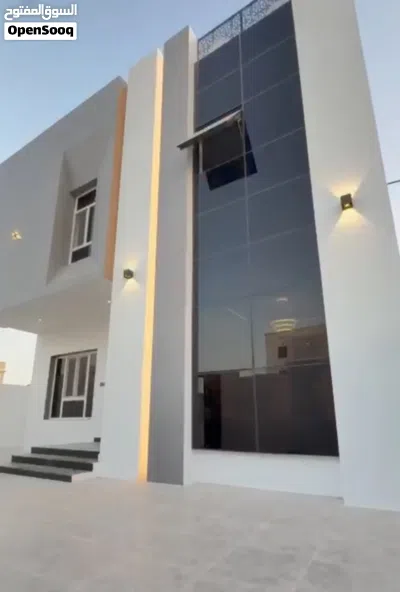 ثلاث فلل راقيه العامرات مربع 5/2 2