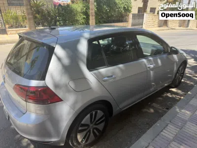 Volkswagen Golf E-Golf 3