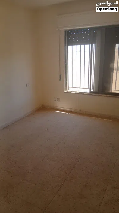 شقة فاخرةللبيع في منطقة الزرقاء مدينة الشرق بالقرب من مدراس الدر المنثور و مدراس الحدايق 4