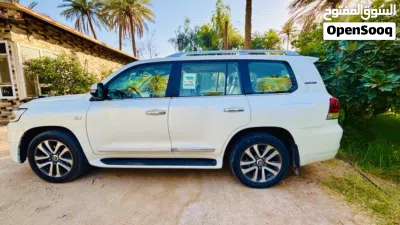 Toyota Land Cruiser VX 4