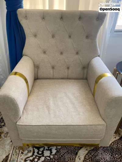طقم جلوس متين وراقي كنبتين كبار واتنين كرسي سنجل وطاولة دائرية sofa set ( 2 Big , 2 chairs,table 4
