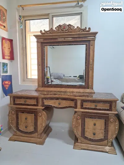 Royal Antique Style Bedroom cupboard Furniture Set (3 Pieces) 4