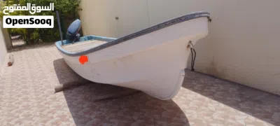 قارب 22 قدم مع المكينه والملكيه المكينه نضيفه وكذالك القارب 3