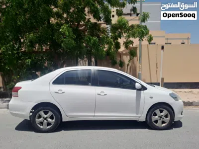 Toyota Yaris Basic 2