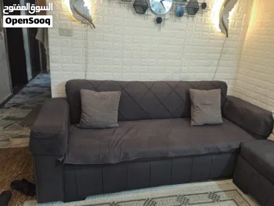 طقم كنب كورنر بحاله الوكاله مع شراشف حمايه للكنب كامل والايدين 4