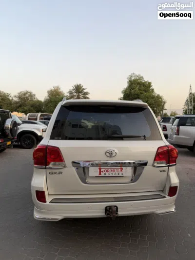 Toyota Land Cruiser GXR 2