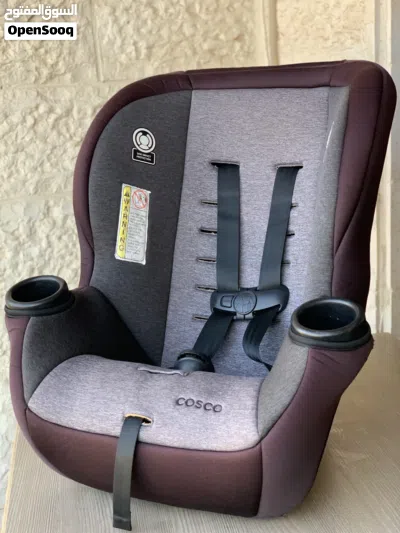 مقعد سيارة بحاله ممتازه Cosco car seat 4