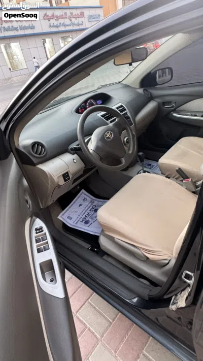 Toyota Yaris E 4