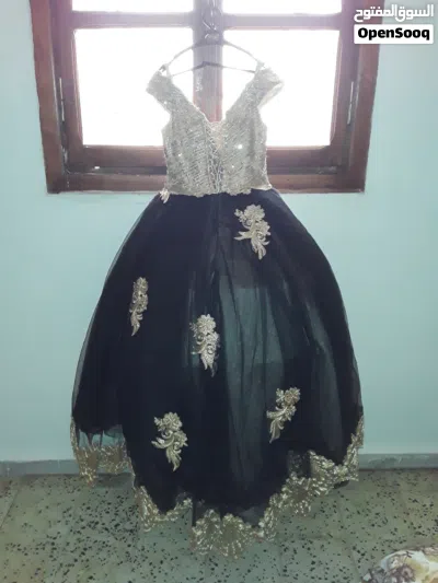 فستان سهرة مستعمل مره وحده بس نضيف 200 3