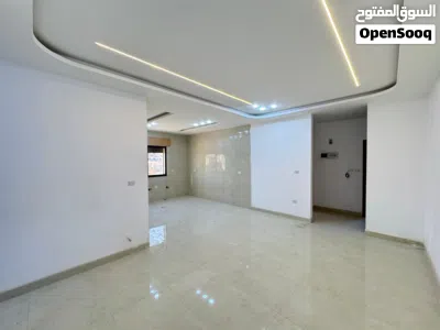 شقة سوبر للبيع 150م طابق شبه ارضي مع ترس 120م مميزة في الجبيهةقرب قصر الاميرة بسمة مدخل مستقل.. 3