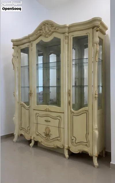 نيش / خزانة عرض زجاجية / 3
