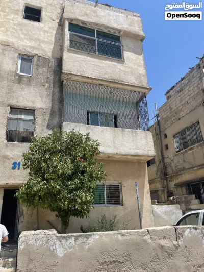 عمارة للبيع في منطقة المقابلين ثلاث طوابق 4
