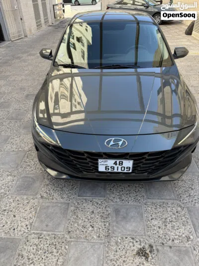 Hyundai Elantra Standard 2