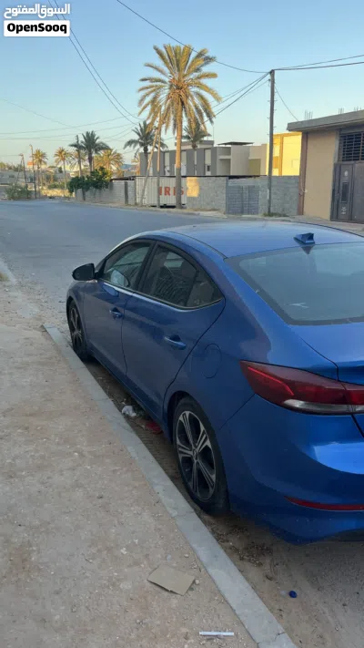 Hyundai Elantra Limited 3
