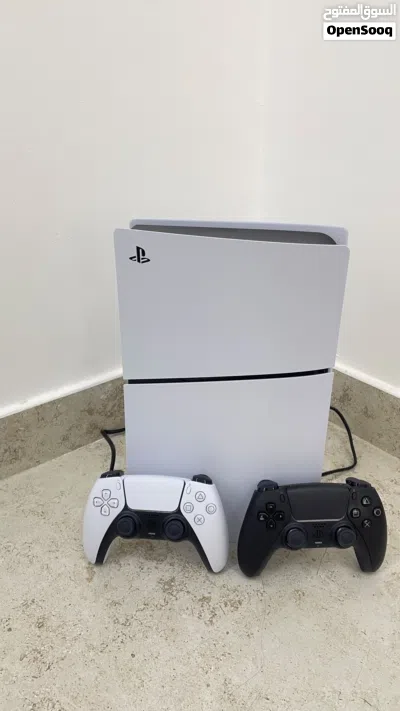 Playstation 5 Digtal + 2 Controller (Like New) & Warranty بلايستيشن 5 ديجتال مع جهازين و ضمان 2