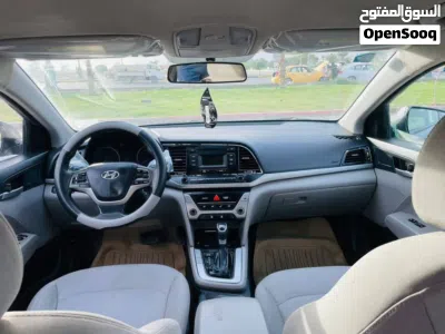 Hyundai Elantra SE 3