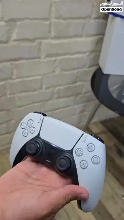 حزمة PlayStation 5 مميزة شبه جديد . يوجد بها ضمان لغاية يونيو 2027.. 3