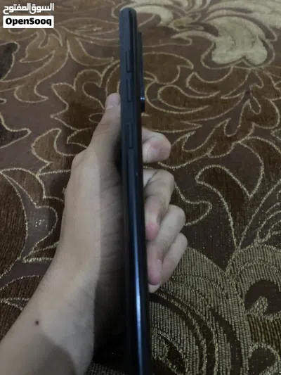عرطهً جلاكسيA21 32 جيجاالشاشه مشروخه مبين في الصوره بيت الشاحن مكسور نضافهً 7٪10 3