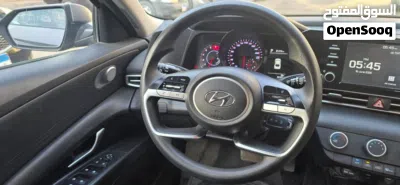 Hyundai Elantra Standard 2