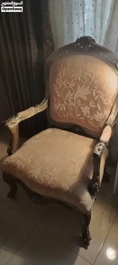 طقم كنب صالون كلاسيكي فاخر (حفر فرنسي/دمياطي) بحالة ممتازة مع طاولة رخام 3