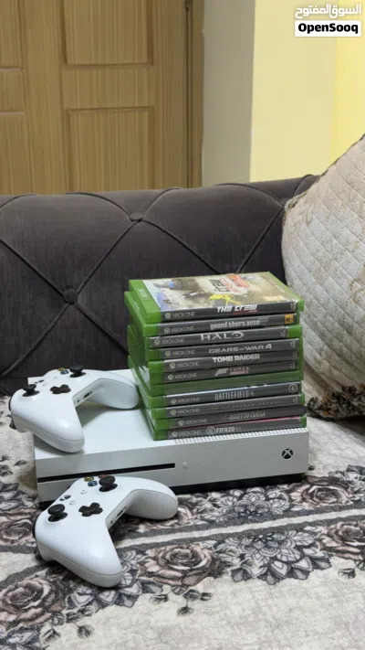 Xbox (one S) 1 tb with games 2