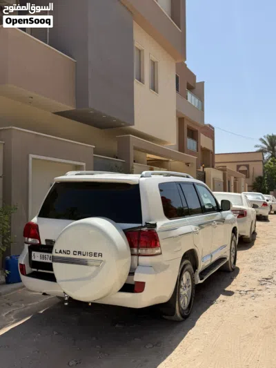 Toyota Land Cruiser GXR 3