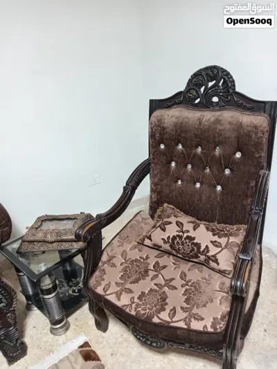 طقم كنب مستعمل نظيف للبيع سبع مقاعد خشب ممتاز 3