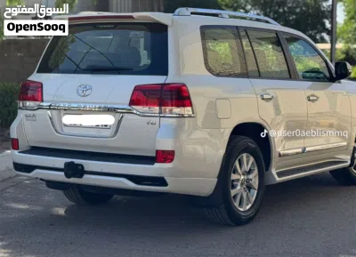 Toyota Land Cruiser GXR 2