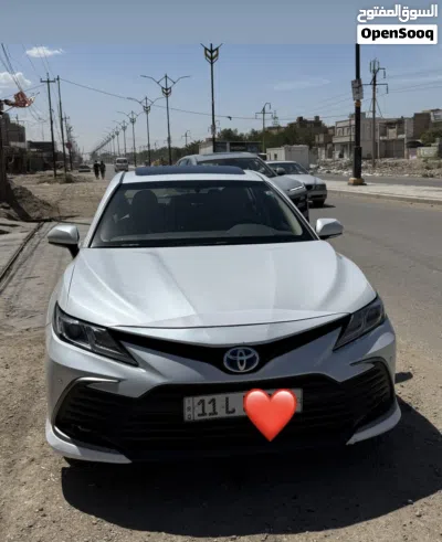Toyota Camry GLE 2