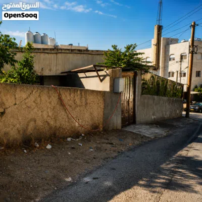 ارض مع بيت مستقل للبيع في منطقة طبربور 2