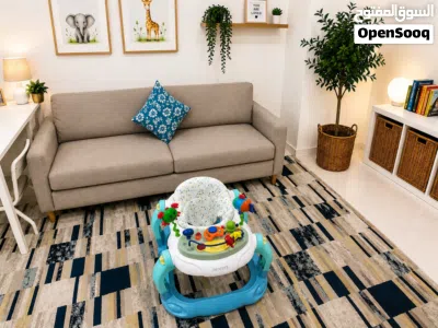 Junior Brand Baby Walker Almost New عربة للاطفال ماركة جونيور جديدة تقريباً 2