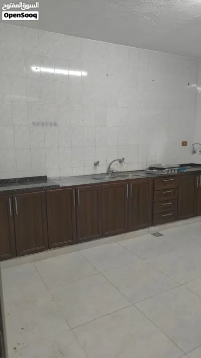شقة مُجدّدة بالكامل للإيجار في المنارة 2