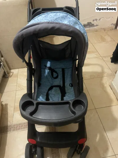 عربة أطفال موديل حديث ومقاس مناسب ومتينة والوان مبهجة 3