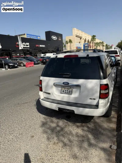 Ford Explorer Base 3