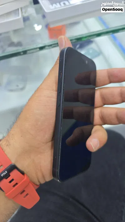 iPhone (15) black 4