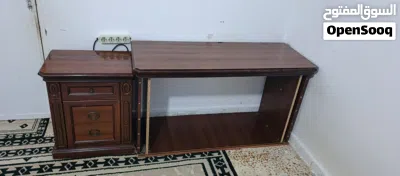 طاوله و كمدينه الابعاد 1.35/55/76 لوح قوي حالتها زي ما موضح بل صوره طرابلس طريق المطار السعر 200 3